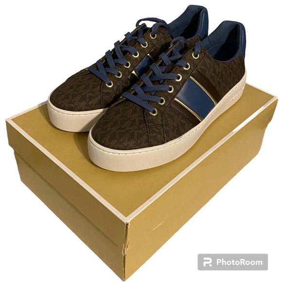 New in Box- Michael Kors Sneakers size 7 - Picture 1 of 3